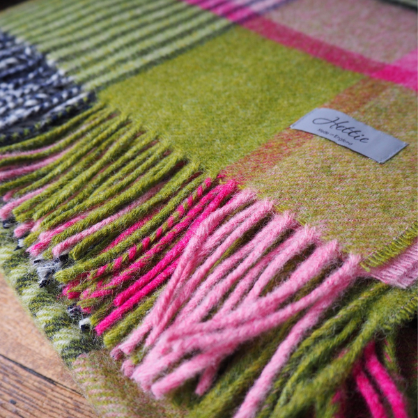 Spring green throw Hettie