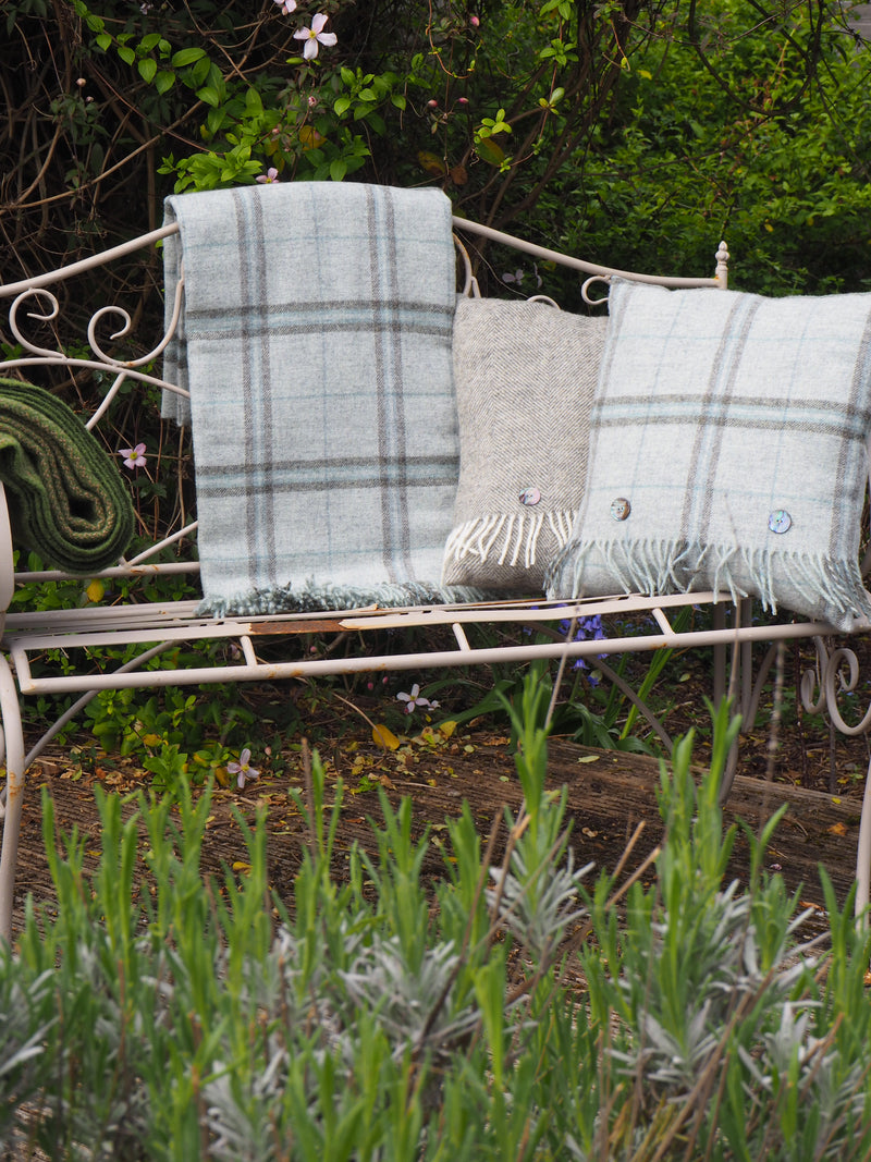 Hettie Platinum Neutral throw