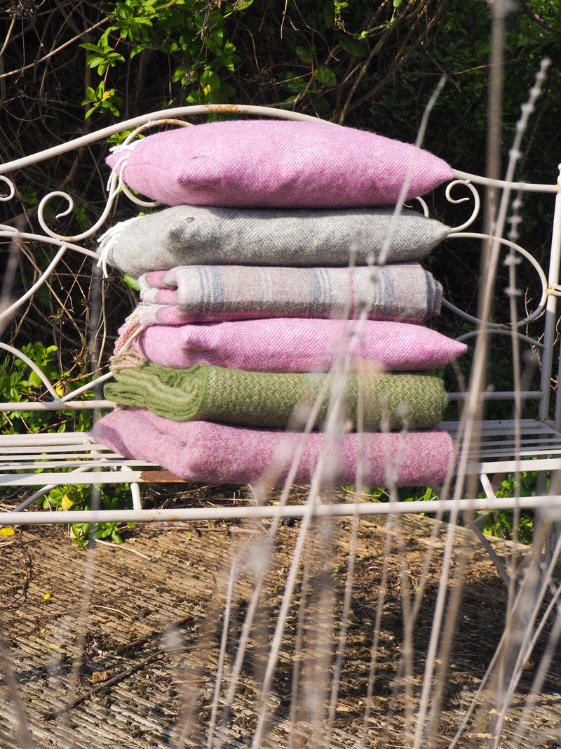 Hettie dusky pink wool throw