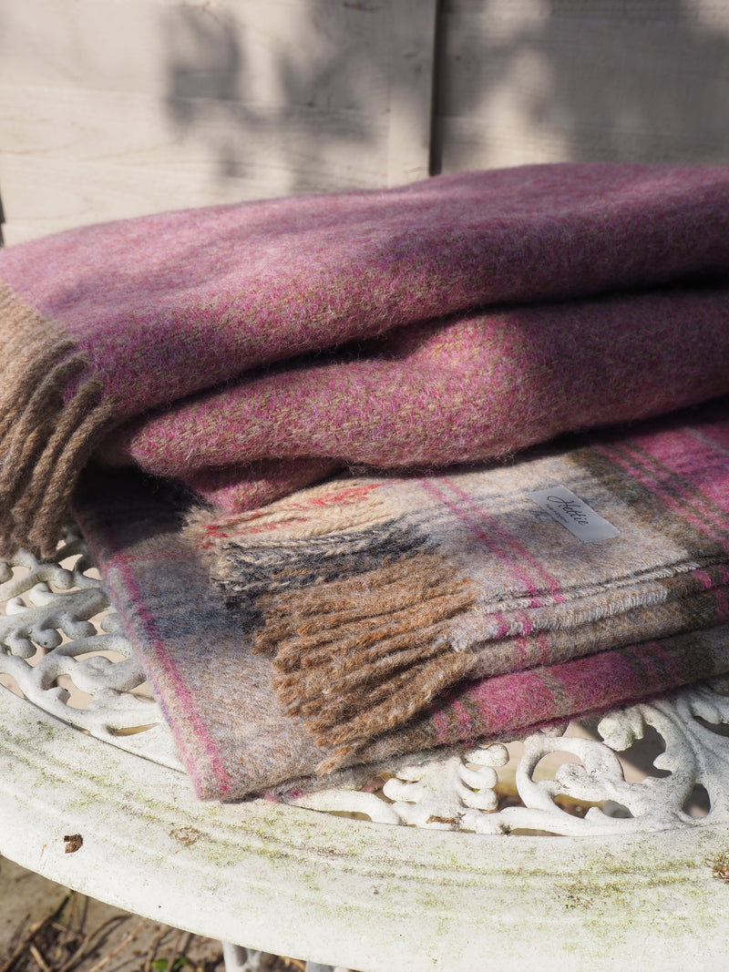Hettie dusky pink wool throw