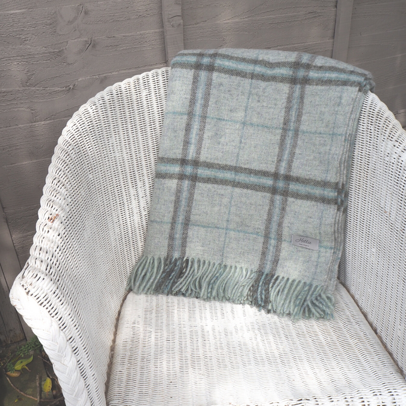 Hettie Platinum Neutral throw